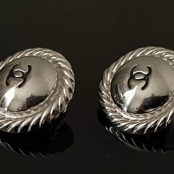 CHANEL VINTAGE AUTHENTIC CLIP ON EARRINGS RARE/ Gorgeous! - Picture 3 of 6